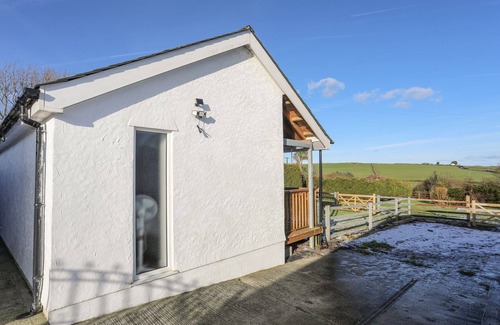 Llanerchymedd Cottage | CAPEL PARK (TYDDYNOD BACH), pet friendly in Llanerchymedd