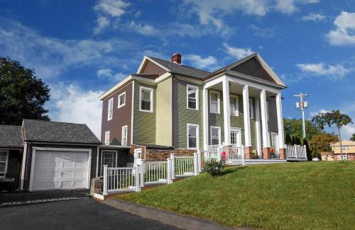 Rensselaer Hotel | Capital Inn and Suites