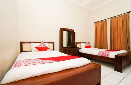 Probolinggo Hotel | Capital O 1430 Hotel Ratna Syariah