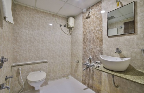 Navrangpura Hotel | Capital O 1967 Hotel Kalash Residency