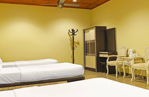 Downtown Kota Kinabalu Hotel | Capital O 90557 Dedsaan Beach Village