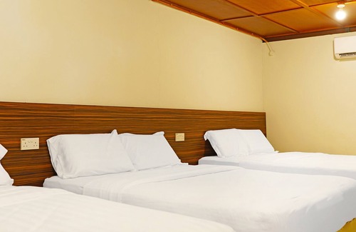 Downtown Kota Kinabalu Hotel | Capital O 90557 Dedsaan Beach Village