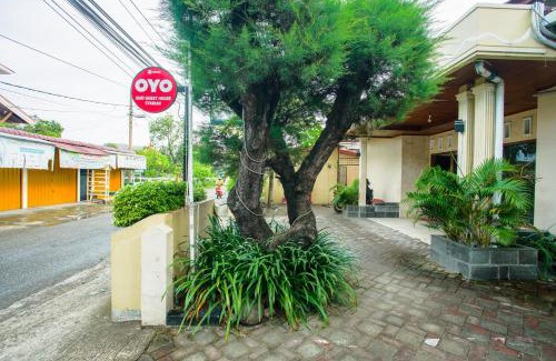 Padang Hotel | Capital O 90643 Suri Guest House Syariah