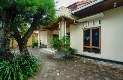 Padang Hotel | Capital O 90643 Suri Guest House Syariah