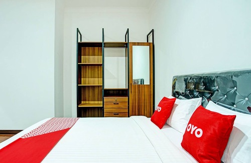 Padang Hotel | Capital O 92990 Nena Kostel Syariah