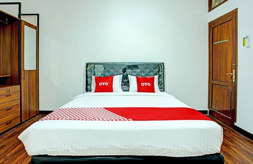 Padang Hotel | Capital O 92990 Nena Kostel Syariah
