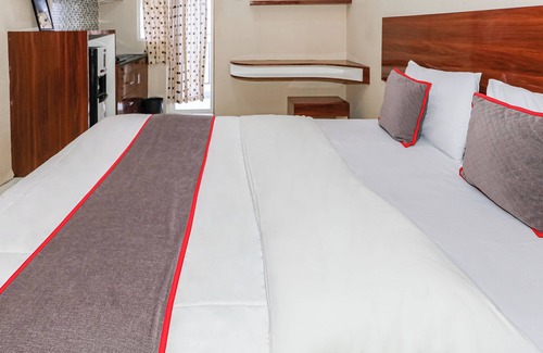 Pinang Hotel | Capital O 93371 Pelangi Residence 5