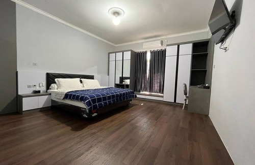 Padang Hotel | Capital O 94208 Homtel Menza plantinum