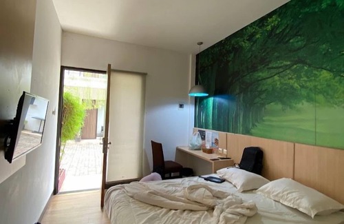 Bekasi Hotel | Capital O 94368 Kingstone Hotel