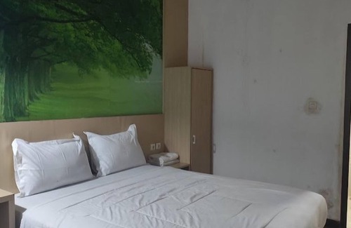 Bekasi Hotel | Capital O 94368 Kingstone Hotel