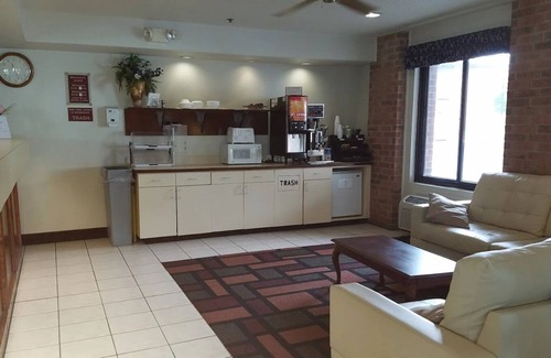 Fulton Hotel | Capital O Amerihost Inn and Suites Fulton Hwy 54 MO