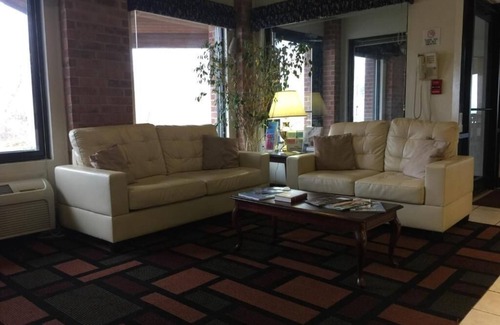 Fulton Hotel | Capital O Amerihost Inn and Suites Fulton Hwy 54 MO