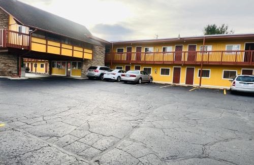 Rockford Hotel | Capital O Clayton House Motel Rockford Near Airport