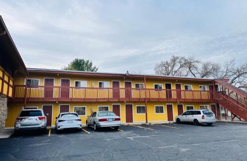 Rockford Hotel | Capital O Clayton House Motel Rockford Near Airport