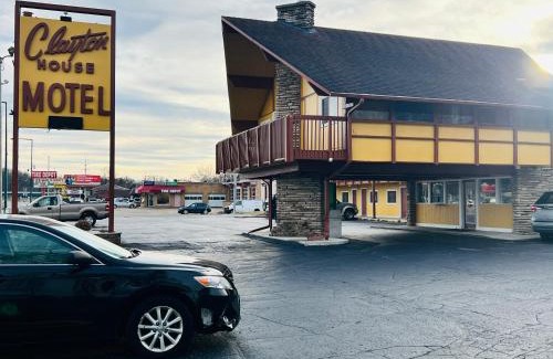 Rockford Hotel | Capital O Clayton House Motel Rockford Near Airport