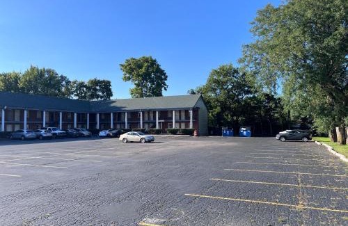 South Holland Hotel | Capital O Elite Inn & Suites South Holland I 94
