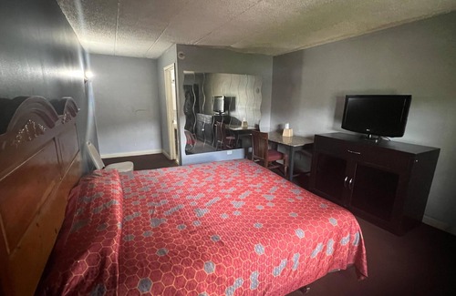 Greater Grand Crossing Hotel | Capital O Empire Motel Chicago I-94