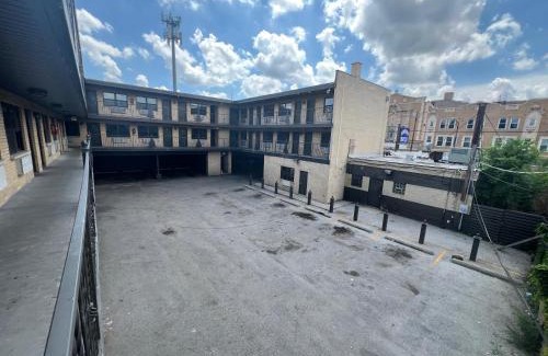 Greater Grand Crossing Hotel | Capital O Empire Motel Chicago I-94