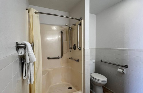 Marysville Hotel | Capital O Marysville Surf Motel Kansas