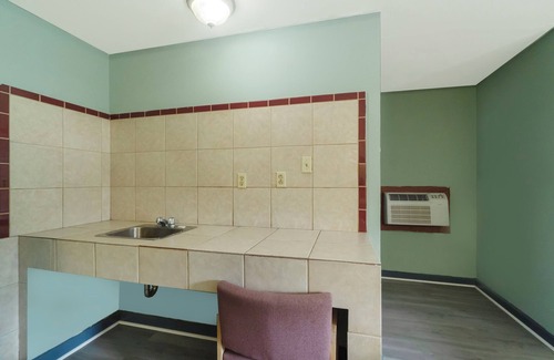 Clute Hotel | Capital O Parker Motel Clute Jackson Tx 332