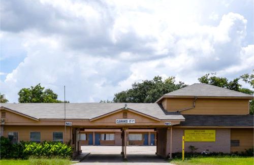 Clute Hotel | Capital O Parker Motel Clute Jackson Tx 332