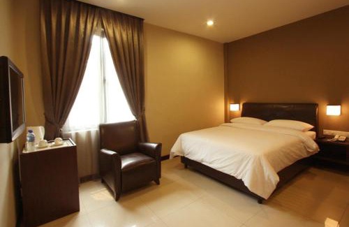 Kluang Hotel | Capital O Rail Hotel