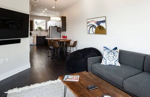 North Side Condo | Capitol View Condos by One Fine Bnb - Paramount