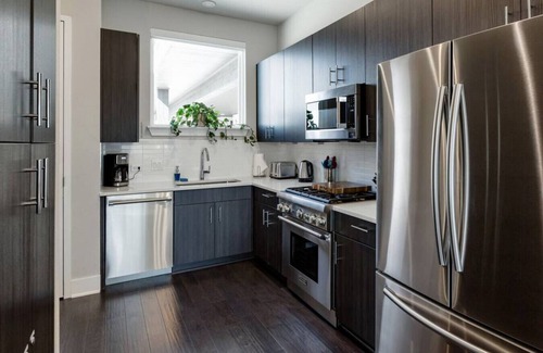 North Side Condo | Capitol View Condos by One Fine Bnb - Paramount