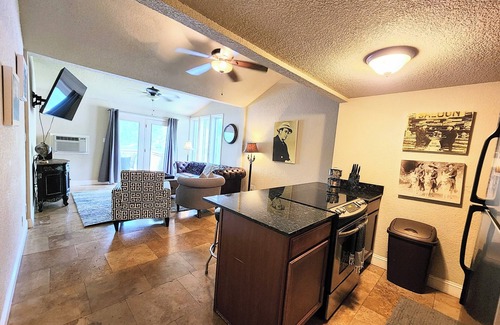 Mid America Condo | Capone's Clearwater Escape!