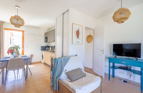 Belgodere Apartment | Capra Scorsa - Appt vue mer et piscine partagée