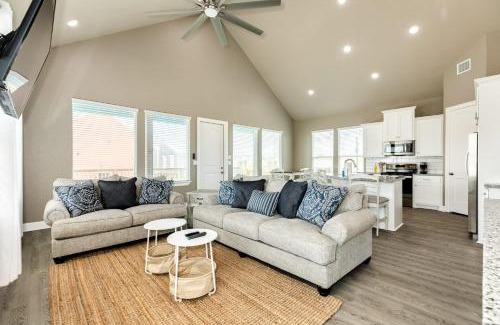 Freeport House | Capri - Beach View & Private Walkway- Pet Friendly
