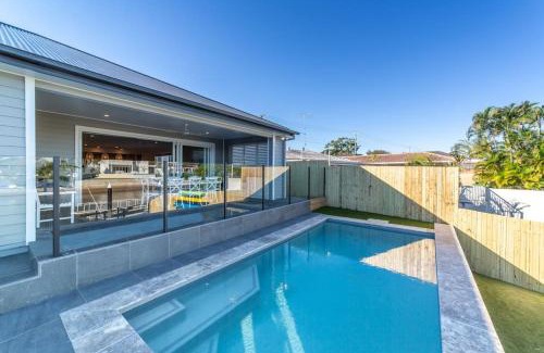 Surfers Paradise House | Capri Waterfront Resort 5BR Waterfront Heated Pool