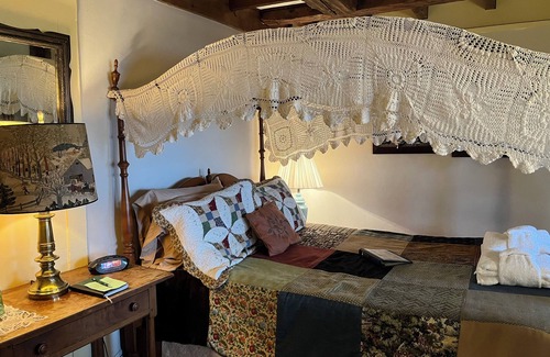 Poquetanuck Bed & Breakfast | Captain Grant's 1754