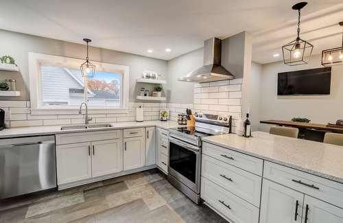 Huron House | Captain Montagues Retreat - private pool & close to beach!