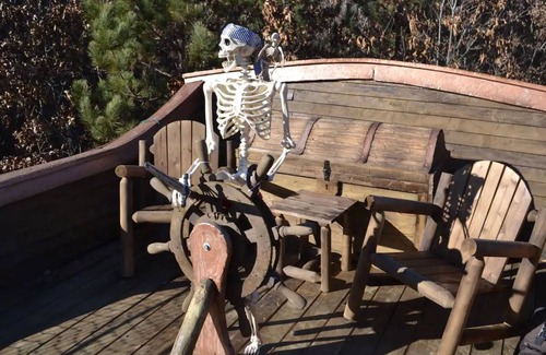 Lyndon Station Cabin | Captain Morgan's Pirate Ship Cabin! 15 mins Near the Dells