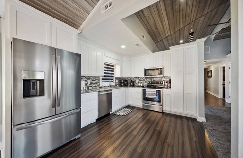 Sunrise Beach House | Captain Ron's House - Heated Pool - Hot tub - Games - Party Dock - Sleeps 22+