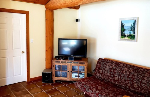 Kootenay Bay House | Captain's Landing Lakefront Suite w Canoe in Kootenay Bay, British Columbia!