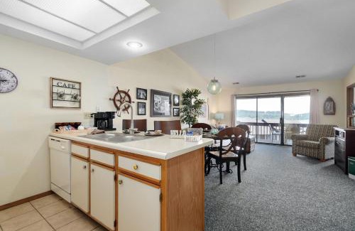 Kimberling City Apartment | Captain's Quarters at Kimberling Crossing