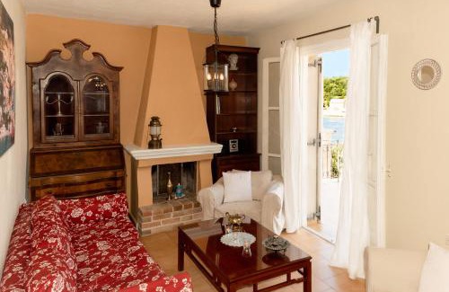 Fiskardo Apartment | Captain's Quarters at Captains Guesthouse