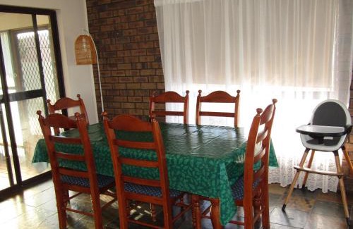 Para Wurlie House | Captain's Quarters