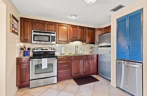 Dunedin Condo | Captain's Quarters - Capt. Nemo Unit - FREE BOAT with Rental!