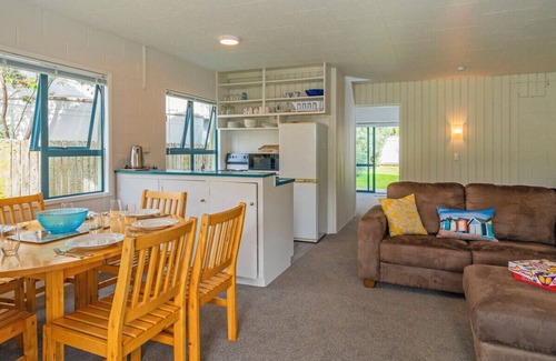 Cooks Beach Cottage | Captains Bach at Cooks - Downstairs Holiday Unit