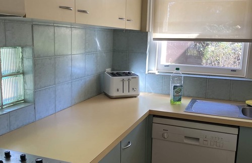 Corowa House | Captain’s Manor- perfect location! Close to everything around Corowa Rutherglen.