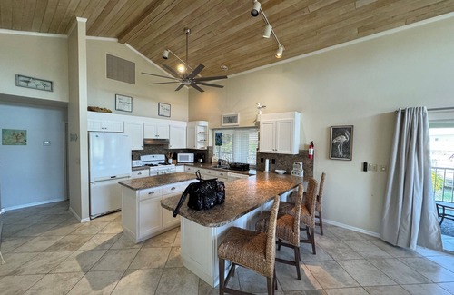 Islamorada House | Captains Quarters is a charming canal front Keys house in delightful Islamorada