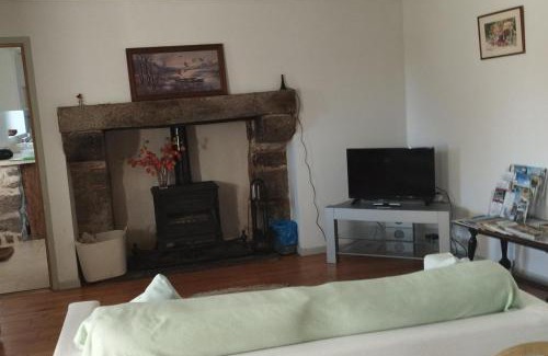 Kerien House | Captivating 2-Bed House with log burner in Kerien