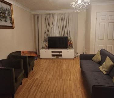 Erith House | Captivating 3-Bed House in Kent