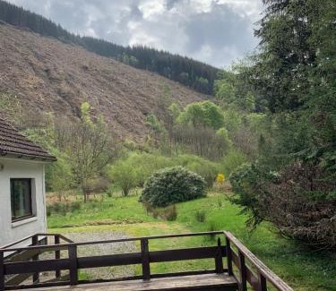 South Laggan House | Captivating 5-Bed Cottage with private hot tub
