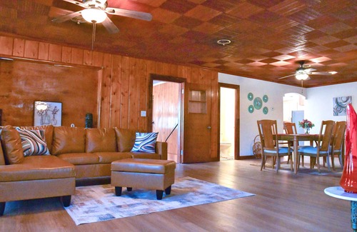 South Pensacola House | Captivating Cabin Close to Downtown! Just minutes to downtown and the beach!