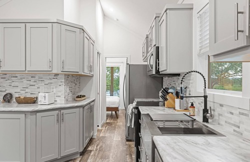 Fredericksburg Cabin | Captivating Classic Cabin at the SKYE Texas Hill Country Resort!