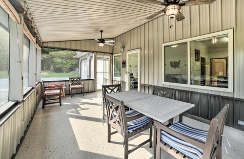 Kuttawa House | Captivating Kuttawa Retreat with Outdoor Dining